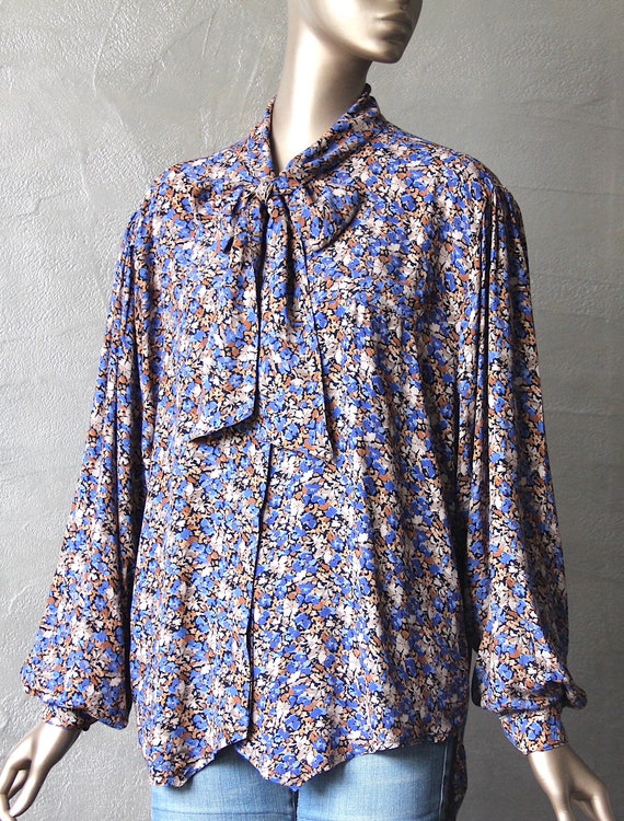 80's blouse with Lavallière collar - image 8