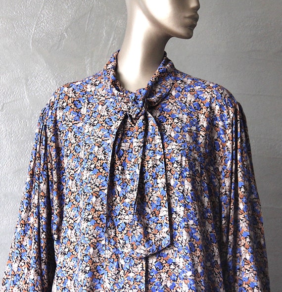 80's blouse with Lavallière collar - image 10