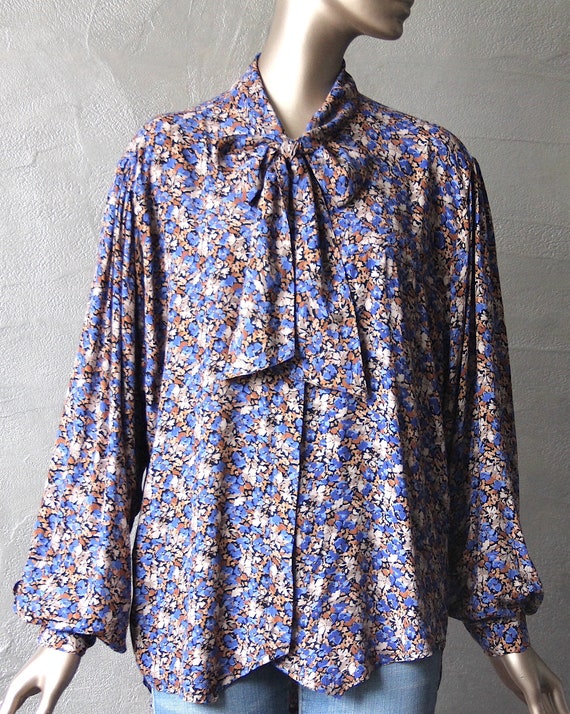 80's blouse with Lavallière collar - image 2