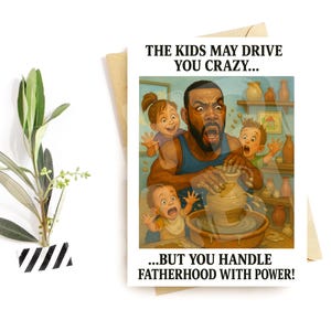 Lustige Vatertagskarte für Kinder – Chaos Dad Karte mit Keramik Szene – Urkomisches Geschenk für Ihn – Bedruckte Karte mit Kraft und Liebe
