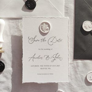 Elegante sigillo di cera Save the Date Salva la data bianco Elegante invito Save the Date minimalista Bordi strappati a mano Salva la data bianco