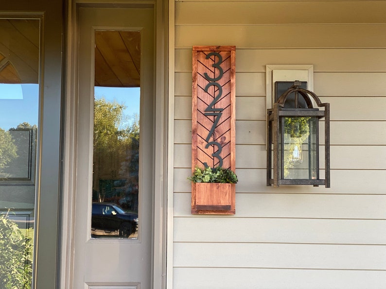Fairview Vintage Style Hanging Planter with Custom House Numbers - Personalized Front Porch Decor Bild 7