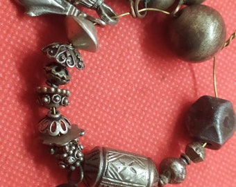 Moroccan jewelry, lot vintage Berber varied worn silver beads pendants