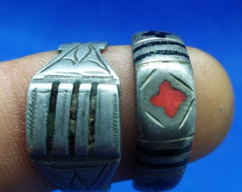 Moroccan Jewelry, lot 2 old worn Saharan/Tuareg silver inlaid rings, Usa size 8 1/2