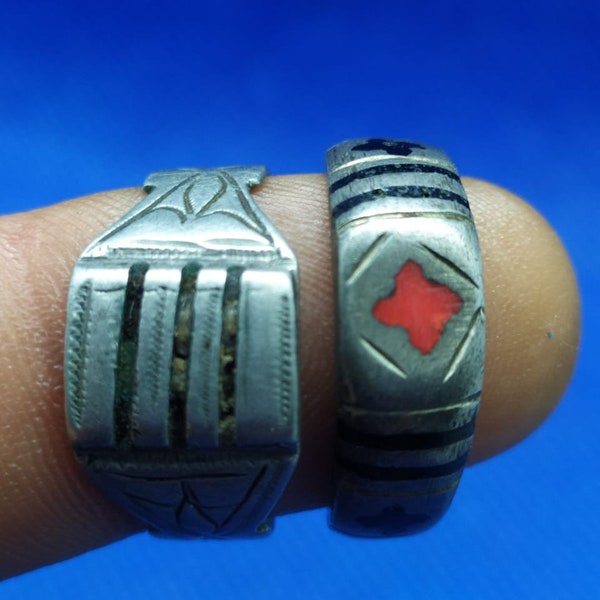 Moroccan Jewelry, lot 2 old worn Saharan/Tuareg silver inlaid rings, Usa size 8 1/2