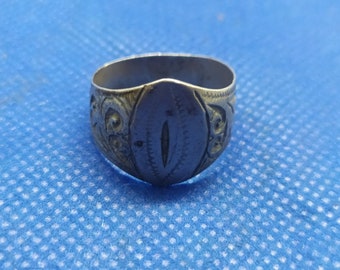 Moroccan Jewelry, old silver Souss Berber unisex signet style ring, size USA 9 1/4