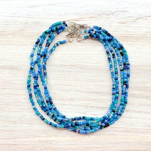 Gargantilla de cuentas de semillas azul hielo - Regalo bohemio para dama de honor - Joyería minimalista para bodas