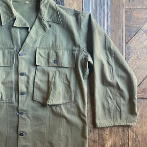 Vintage seltenes 1950er USMC P53 HBT Shirt, 13 Sternknöpfe, weich und verblasst, Medium Bild 3