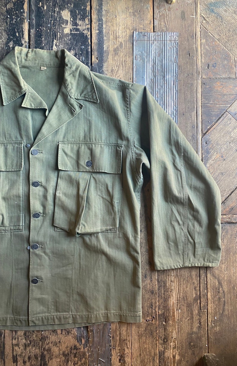 Vintage seltenes 1950er USMC P53 HBT Shirt, 13 Sternknöpfe, weich und verblasst, Medium Bild 3