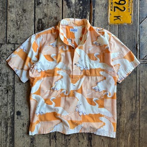 Camisa hawaiana vintage Sun Surf Crane de 3 botones, estilo a presión. Hecha en Japón, talla M/L.