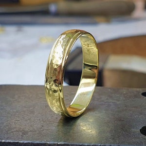 9K or 18K Solid Yellow Gold / 3|4|5MM Wedding Ring / Hammered Design & Rounded Edges / Handmade Wedding Band / Free Engraving / Gift