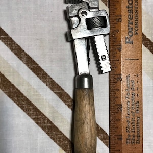 Vintage 6 inch pipe wrench.