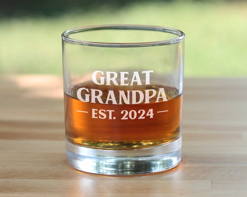 Great Grandpa Est 2024 Neuer Urgroßvater Whisky Rocks Glas Geschenk zum ersten Mal Urgroßeltern Mutige 10,25 Unzen Gläser Bild 1