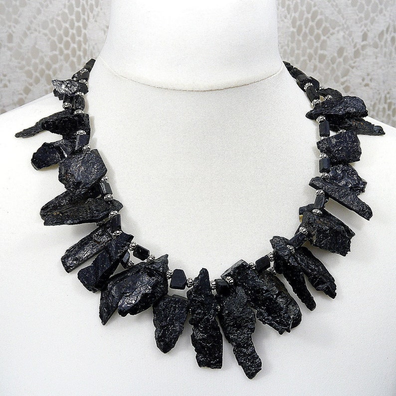 Black Tourmaline Statement Necklace – Unique Rough Gemstone Necklace – Plastic Free Sustainable Necklace – Special Occasion Gift f