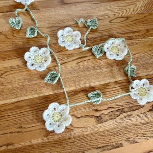 Crocheted Flower Garland, Handmade Floral Vine Applique, Crochet Daisy Garland, Boho Floral Banner, Nursery or Party Decoration,