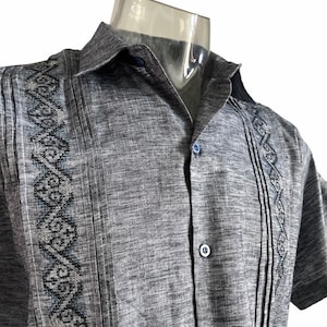 Guayabera Streak Heather Pattern Black and White Men Shirt Short Sleeve Mexican Men&#39;s Shirt Black Embroidered Different Sizes