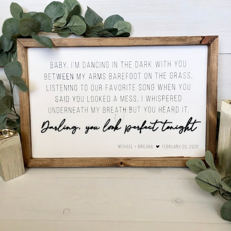 Boda canción signo de madera primera letra de baile regalo ...