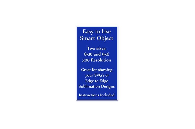K&ouml;nnte beinhalten: Ein blaues Rechteck mit wei&szlig;em Text, der "Easy to Use Smart Object" lautet. Es listet zwei Gr&ouml;&szlig;en auf: 8x10 und 9x6, mit 300 Aufl&ouml;sung. Es dient zum Anzeigen von SVGs oder Edge-to-Edge-Sublimationsdesigns. Anweisungen enthalten.