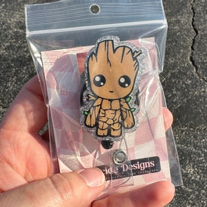 Bobine d'insigne d'ami arbre galactique | Bobines de badges ringard et geek pour infirmières et enseignants