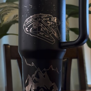 Galaktische Schlacht Gravurbecher | Niedliche Pop Kultur Tassen | Laser gravierte 40 oz gravierte Becher