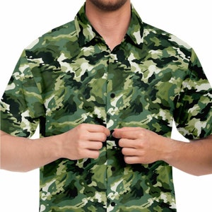 Green Short Sleeve Men Button Up Shirt, Brush Strokes Camo Camouflage Print Casual Buttoned Down Summer Collared Dress Shirt