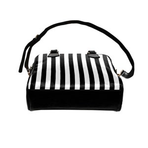 Schwarz-weiß gestreifte Geldbörse Handtasche, Nadelstreifen Streifen Vertikaler Druck Kleine Mini Schultertasche Vegan Leder Damen Designer Crossbody Bild 3