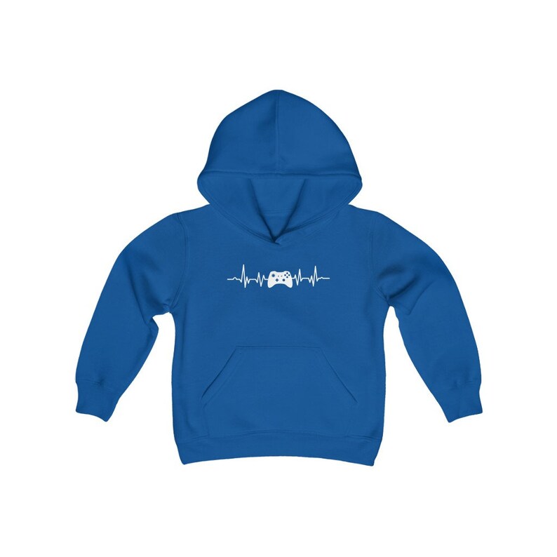 Op de afbeelding: Een koninklijk blauw hooded sweatshirt met een witte afbeelding van een videogamecontroller in een hartslag.