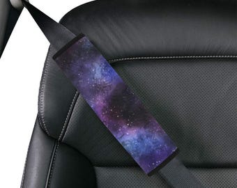 Galaxy Space Car Seat Belt Cover Pads, Stars Purple Universe Cute Men Women Zmywalny pasek Poduszka na ramię Szyja Dekoracja Ochraniacz Bezpieczeństwo