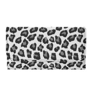 Cartera para mujer con estampado de leopardo de nieve, de piel sintética, con tres pliegues, color negro y blanco, para tarjetas de crédito, monedas, efectivo, bolsillo grande con cremallera