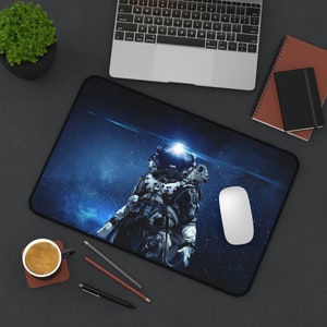 Astronaut Schreibtischmatte, Space Art Klein extra groß breit Gaming Keyboard Maus Unikat Büro Computer Laptop Pad