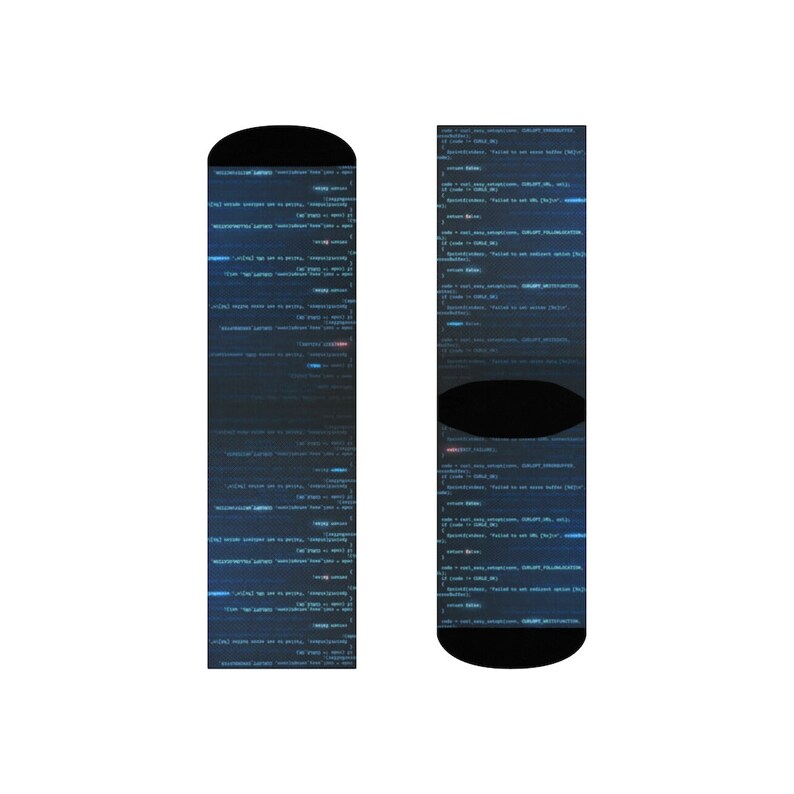 以下が含まれることがあります： 青と白のコードパターンが施された黒い靴下2足。コードは両方の靴下に見えます。