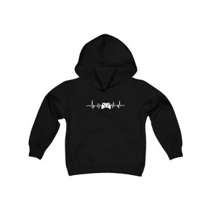 Op de afbeelding: Zwart hoodie met een witte afbeelding van een videogamecontroller in een hartslag.