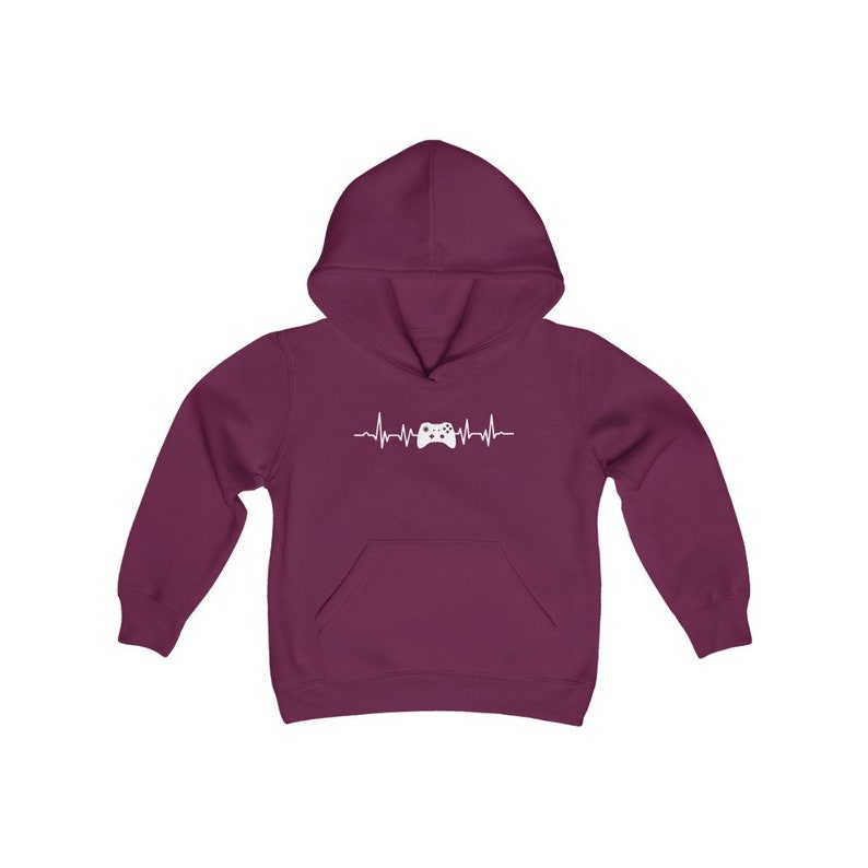 Op de afbeelding: Bordeauxkleurige hoodie met een witte afbeelding van een videogamecontroller in een hartslag.