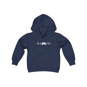 Op de afbeelding: Een marineblauw hoodie met een witte afbeelding van een videogamecontroller in een hartslag.