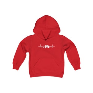 Op de afbeelding: Rood hoodie met een witte afbeelding van een videogamecontroller in een hartslag.