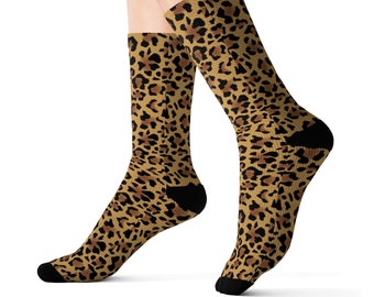 Könnte beinhalten: Ein Paar braune und schwarze Socken mit Leopardenmuster. Die Socken sind aus einem weichen, bequemen Material gefertigt und perfekt für den Alltag.