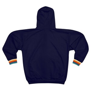 Sweat à capuche entièrement zippé à rayures rétro des années 70, bleu marine vintage rayé arc-en-ciel poche zippée hommes femmes unisexe esthétique graphique polaire sweat à capuche image 2