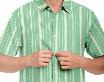 Camisa abotonada de hombre a rayas verde menta, Vestido de diseñador con cuello para hombre de verano abotonado informal de manga corta con estampado de rayas verticales