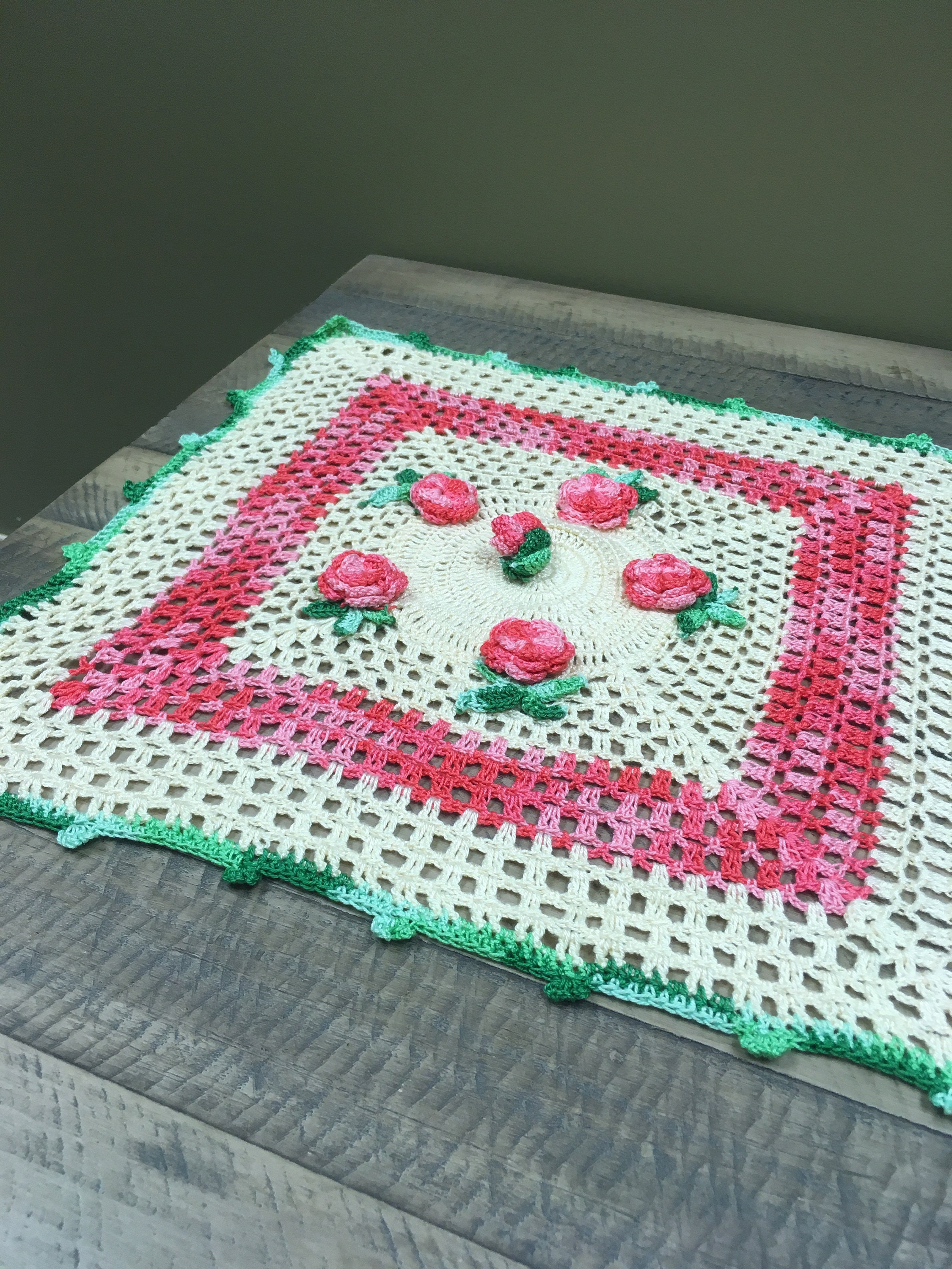 Handmade crochet table runner/coffee table, home decor. Etsy.de