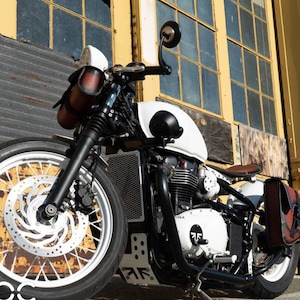 Triumph Bonneville Bobber Fender Bracket (Bottom)
