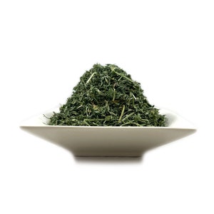 オーガニックアルファルファの葉（Medicago sativa）C/Sカット＆ふるい分け済みラフカット超新鮮 - 米国内送料無料
