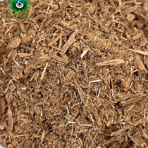 K&ouml;nnte beinhalten: Nahaufnahme eines Haufens getrockneter, zerkleinerter Rinde, ein nat&uuml;rlicher Inhaltsstoff f&uuml;r Handwerk und pflanzliche Heilmittel.