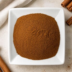 Zimtpulver | Cinnamomum cassia | Feingemahlenes Kulinarisches Gewürz | Wilde Handarbeit Bild 3