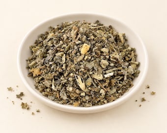 Foglie di verbasco / Verbascum thapsus / Ingredienti per tisana alle erbe tagliati e setacciati / Raccolti in natura