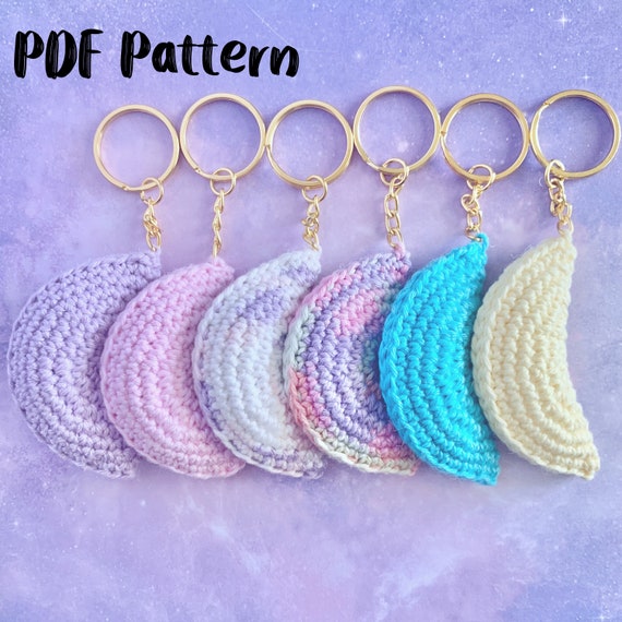 Moon keychain: Crochet pattern