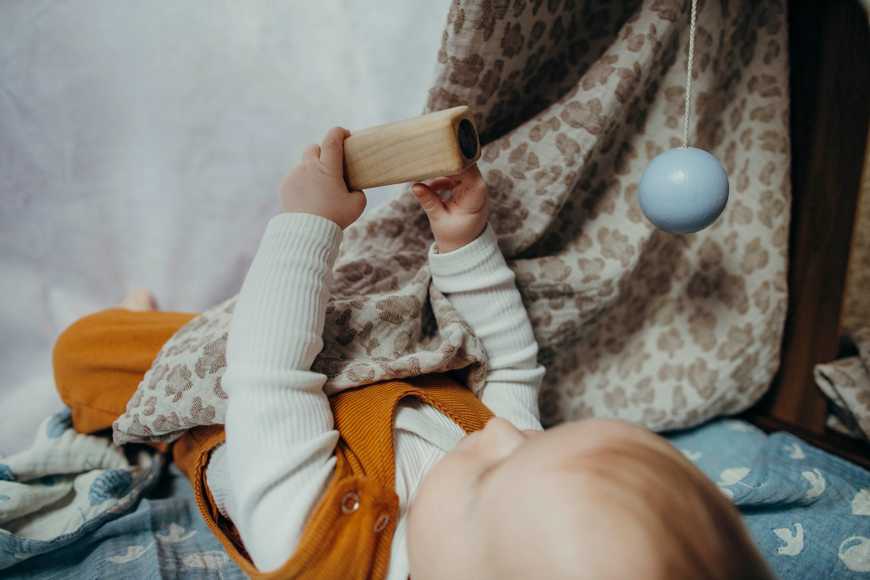 Holzrassel Rassel mit Namen Personalisiert Holzspielzeug | Etsy