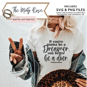 Lainey Wilson cite svg, Dreamer and a doer svg, citations de récompenses de musique country, musique country, source d'inspiration pour les filles, svg, png