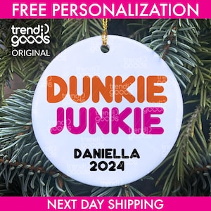 Dunkie Junkie Ornament, Dunkin Donuts Ornament, Kaffeeliebhaber Ornament, I Love Kaffee Ornament, Dunkin Geschenk, Dunkin Donuts 2024, Dunkin Geschenk