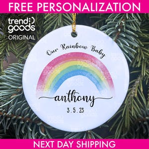 Regenbogen Baby personalisierte Weihnachtsverzierung, neue Ergänzung Weihnachtsverzierung, gerade geboren Verzierung, Willkommen zu Hause Verzierung, Baby Due Verzierung