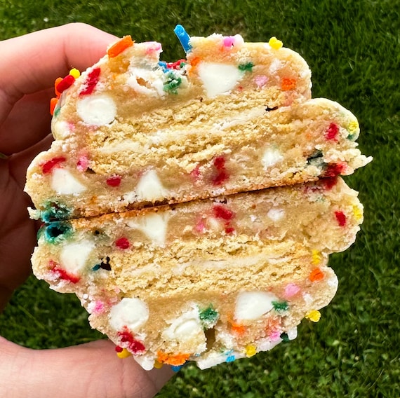 Birthday Cake ft Vanilla Creme Stuffed Cookie Recipe/Gourmet Cookie Recipes/Dessert/Stuffed Cookies
